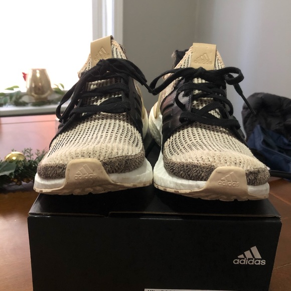 Adidas ultraboost— Men’s size 7 (Women’s size 8) - Picture 4 of 6